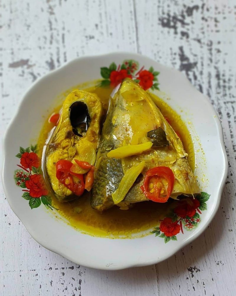 Pallumara Ikan Kembung: Unveiling Makassar's Authentic Seafood Treasure